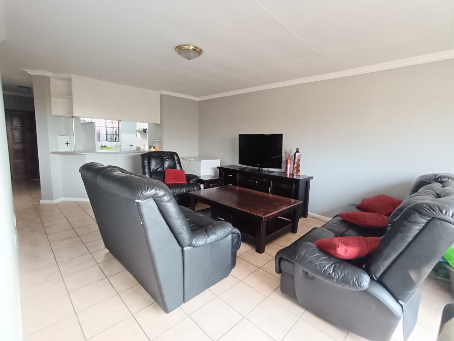 3 Bedroom Property for Sale in Die Hoewes Gauteng