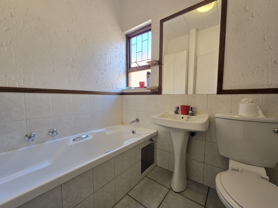 2 Bedroom Property for Sale in Sunninghill Gauteng