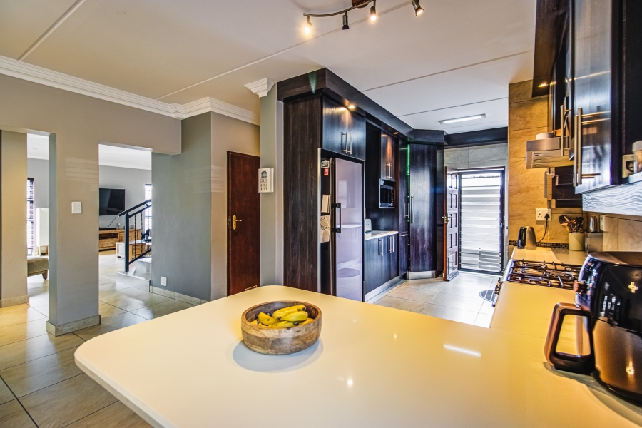 4 Bedroom Property for Sale in Glen Marais Gauteng