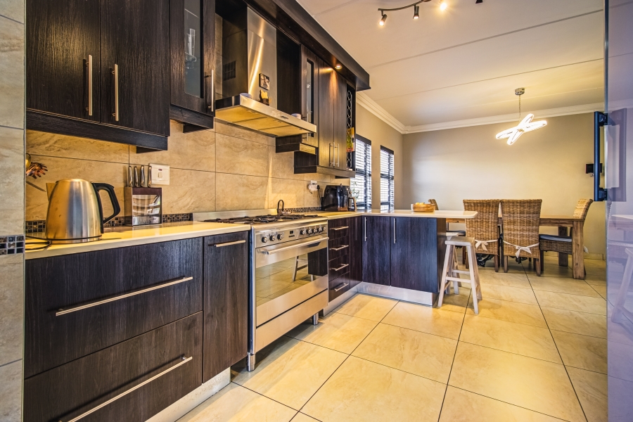 4 Bedroom Property for Sale in Glen Marais Gauteng