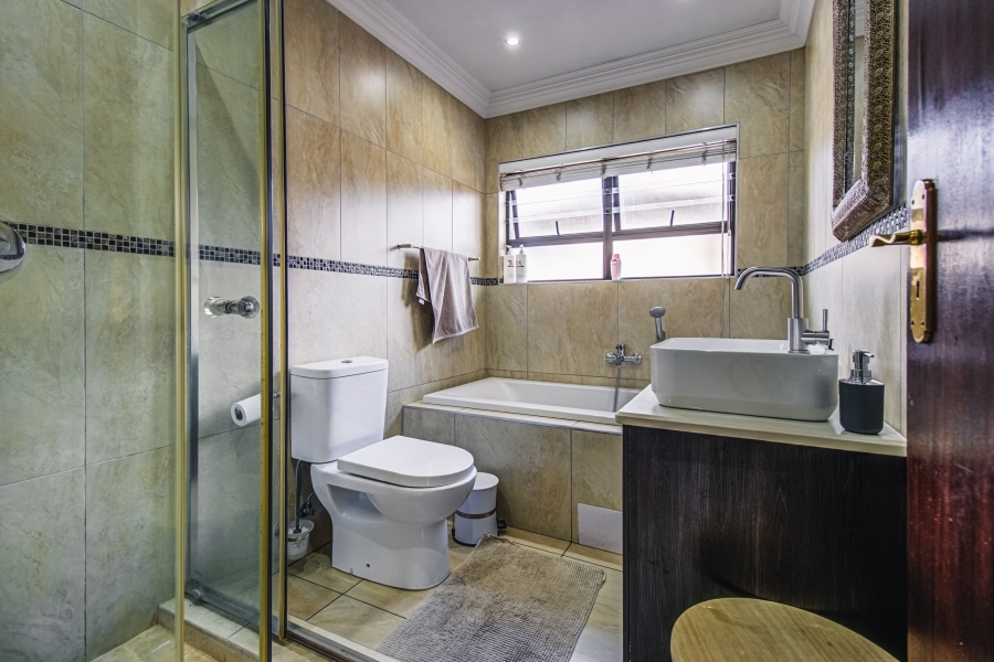 4 Bedroom Property for Sale in Glen Marais Gauteng