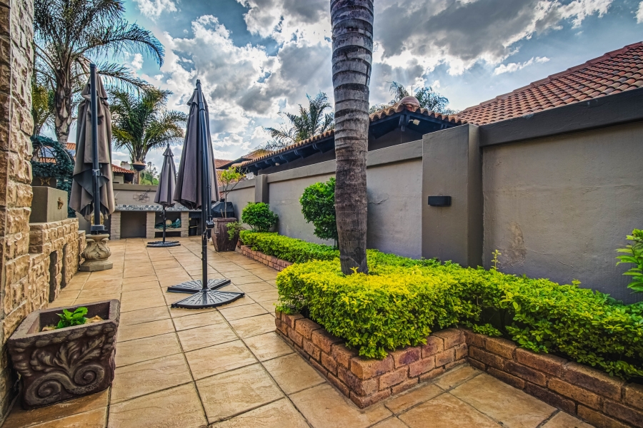 4 Bedroom Property for Sale in Glen Marais Gauteng