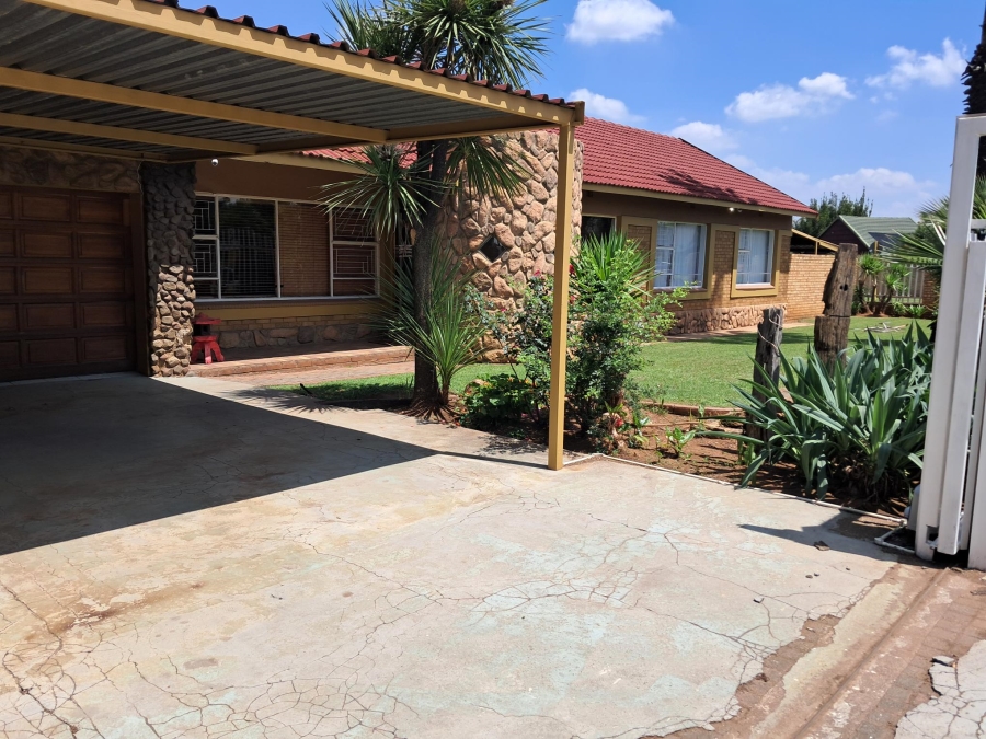 4 Bedroom Property for Sale in Dalpark Gauteng