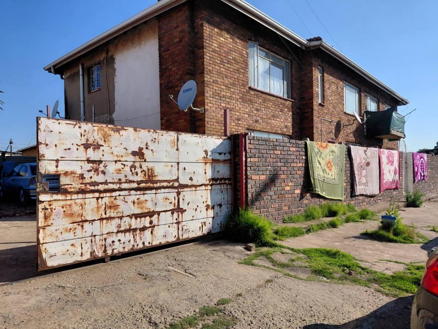 8 Bedroom Property for Sale in Actonville Gauteng