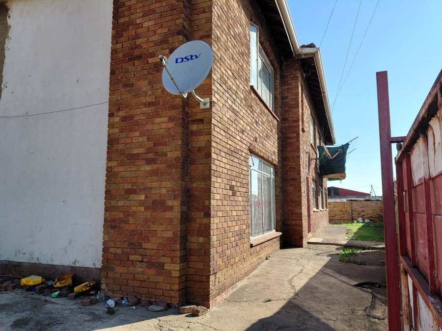 8 Bedroom Property for Sale in Actonville Gauteng