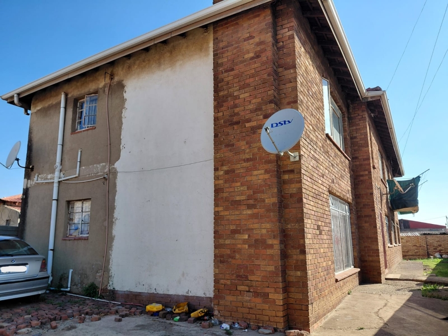 8 Bedroom Property for Sale in Actonville Gauteng