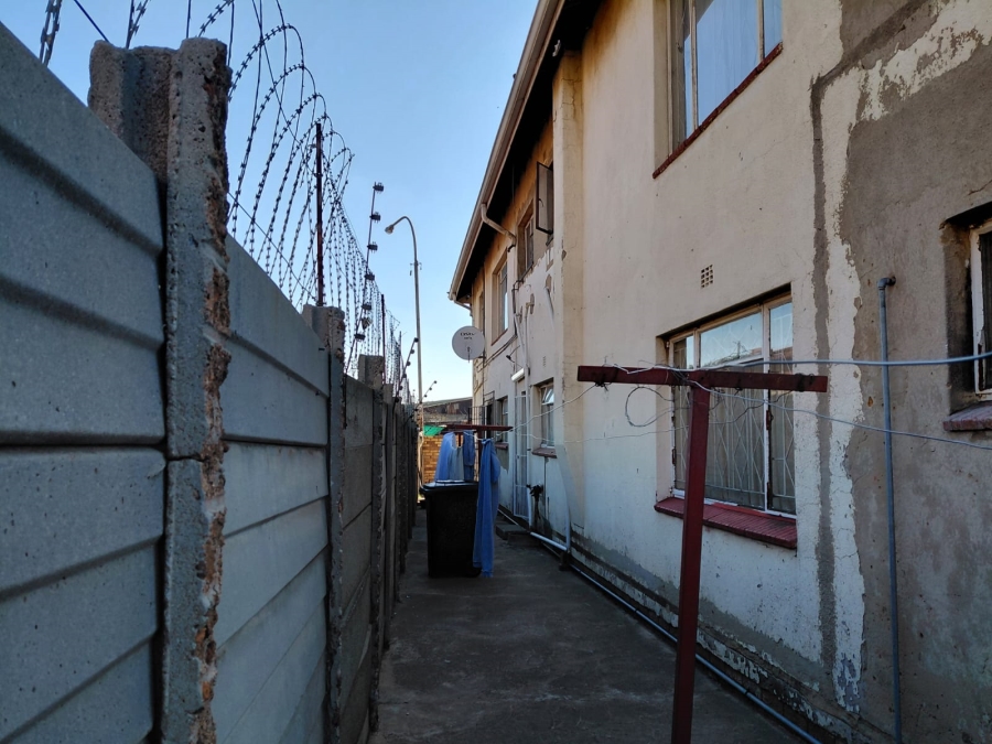 8 Bedroom Property for Sale in Actonville Gauteng