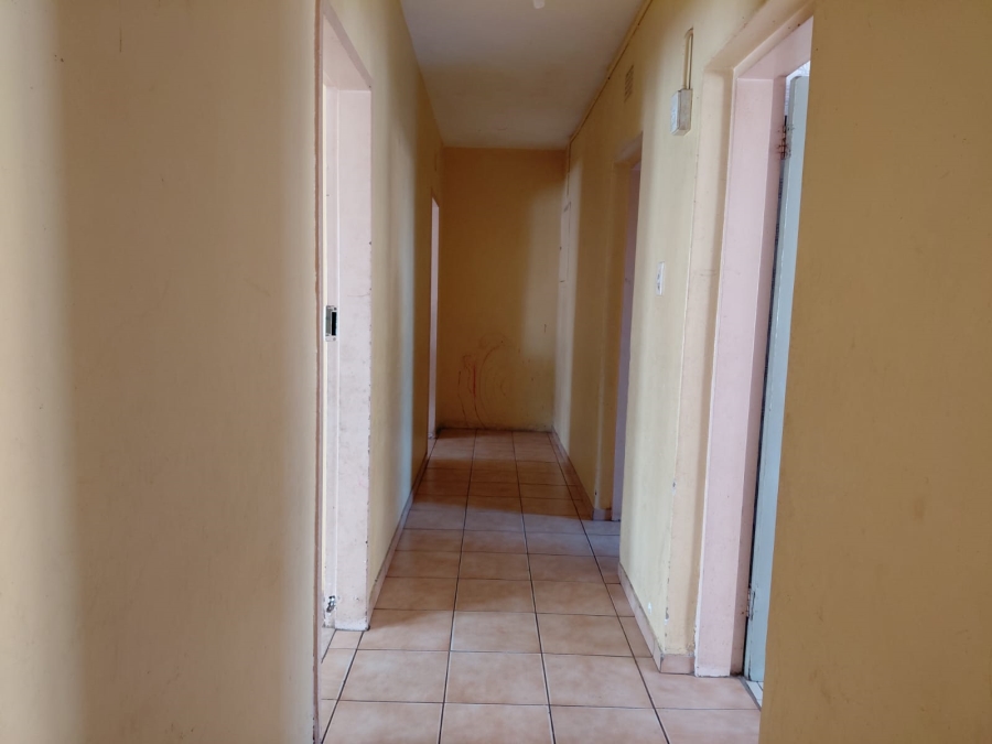8 Bedroom Property for Sale in Actonville Gauteng
