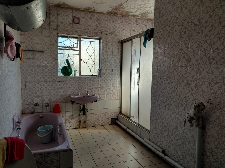 8 Bedroom Property for Sale in Actonville Gauteng