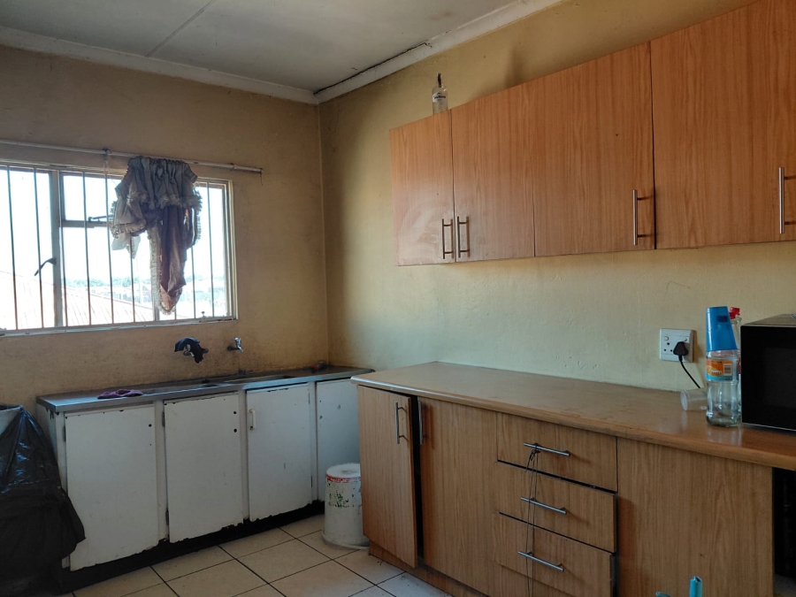 8 Bedroom Property for Sale in Actonville Gauteng