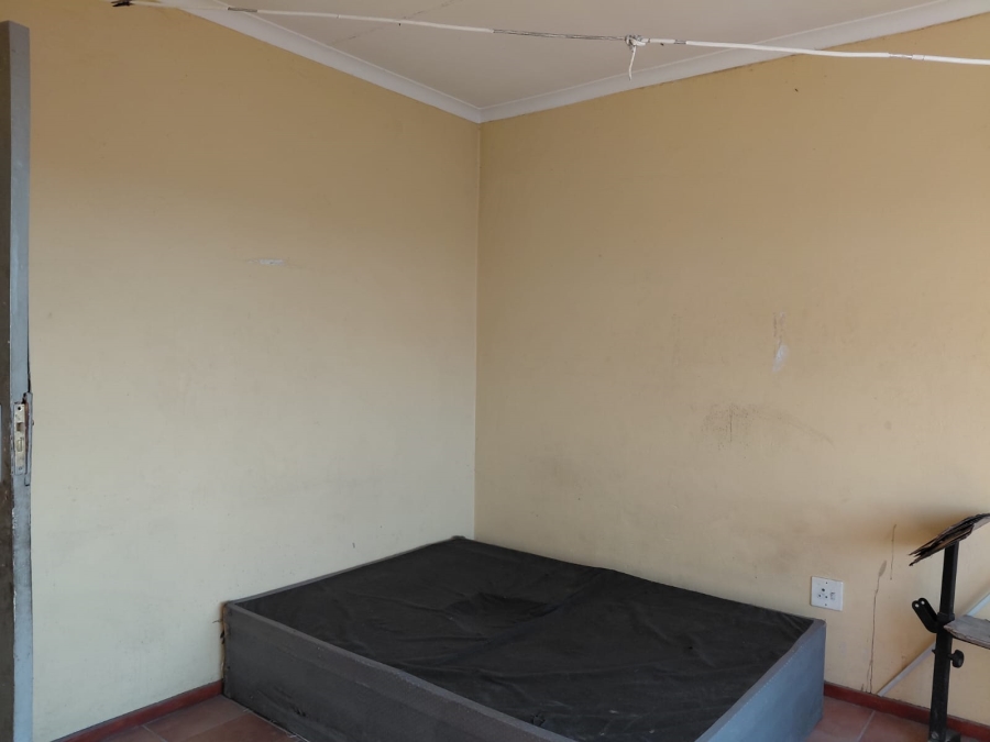 8 Bedroom Property for Sale in Actonville Gauteng