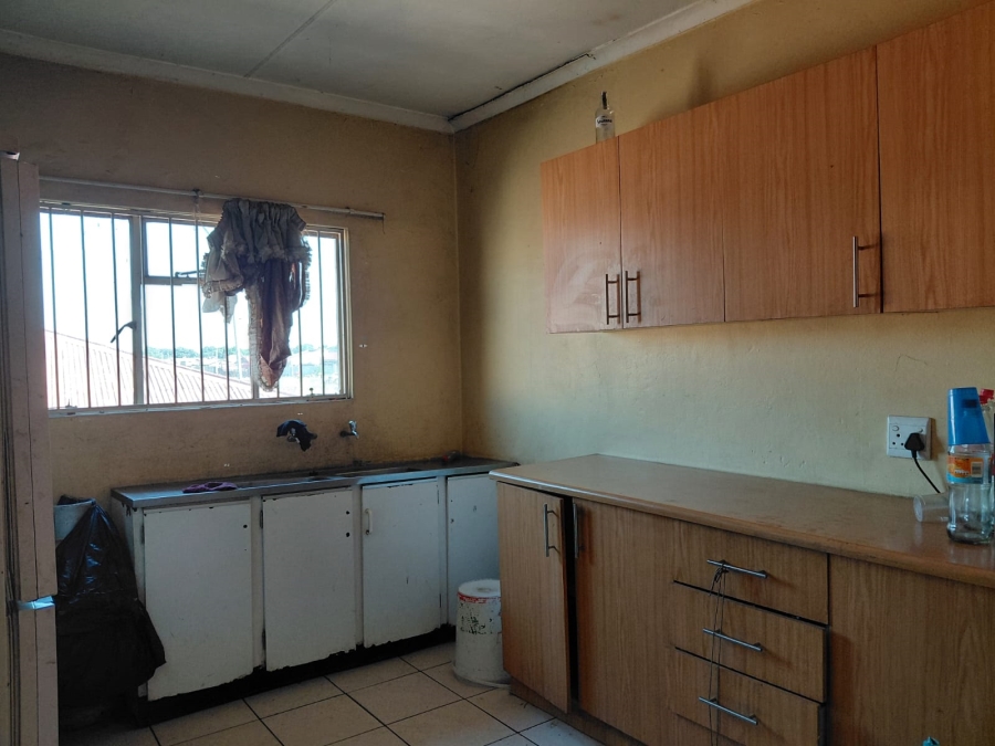 8 Bedroom Property for Sale in Actonville Gauteng