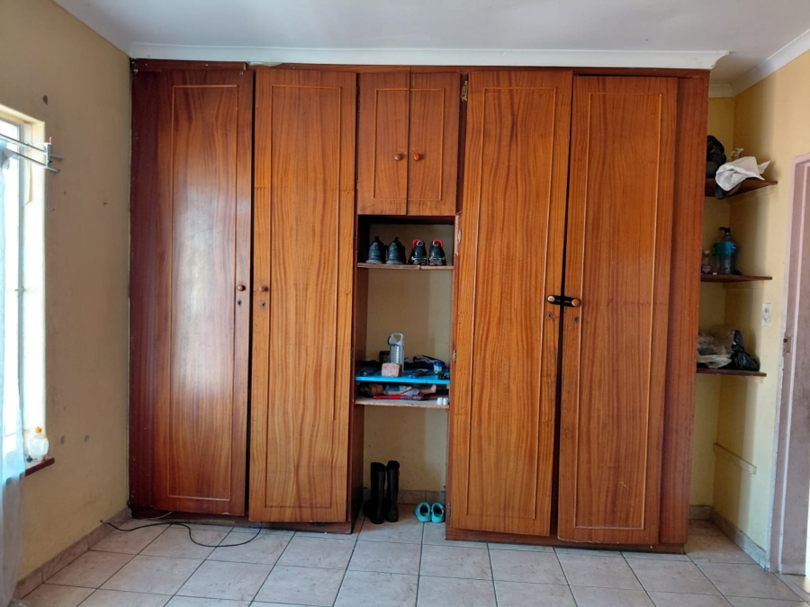 8 Bedroom Property for Sale in Actonville Gauteng