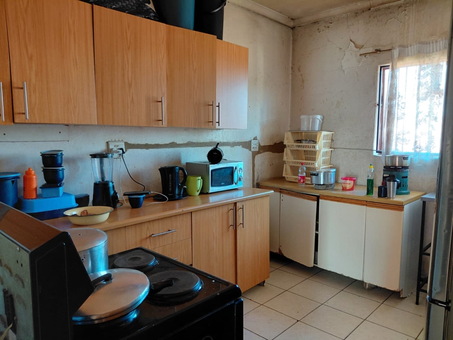 8 Bedroom Property for Sale in Actonville Gauteng