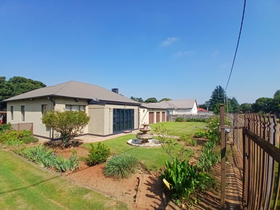 5 Bedroom Property for Sale in Persida Gauteng