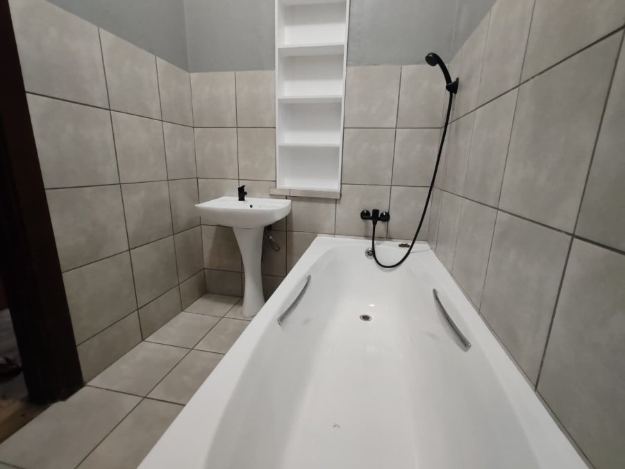 5 Bedroom Property for Sale in Persida Gauteng