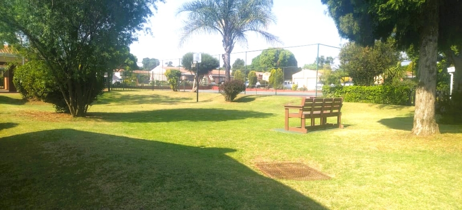 2 Bedroom Property for Sale in Farrarmere Gauteng