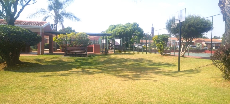 2 Bedroom Property for Sale in Farrarmere Gauteng