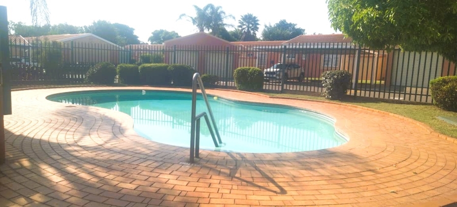 2 Bedroom Property for Sale in Farrarmere Gauteng
