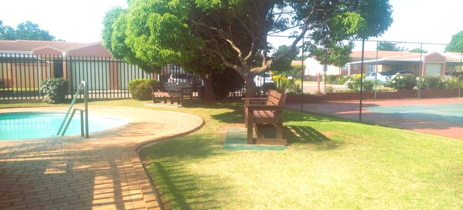 2 Bedroom Property for Sale in Farrarmere Gauteng