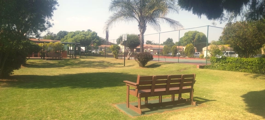 2 Bedroom Property for Sale in Farrarmere Gauteng