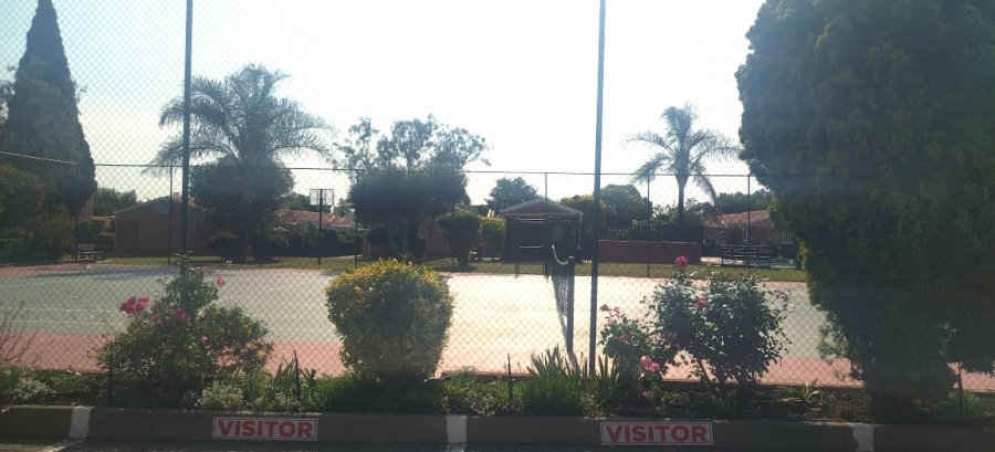 2 Bedroom Property for Sale in Farrarmere Gauteng