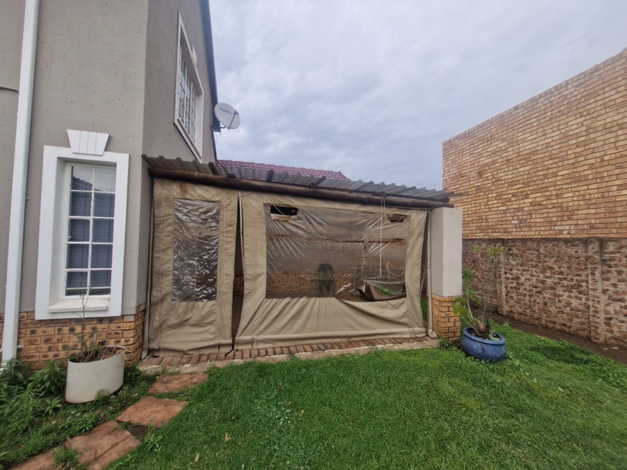To Let 3 Bedroom Property for Rent in Bardene Gauteng