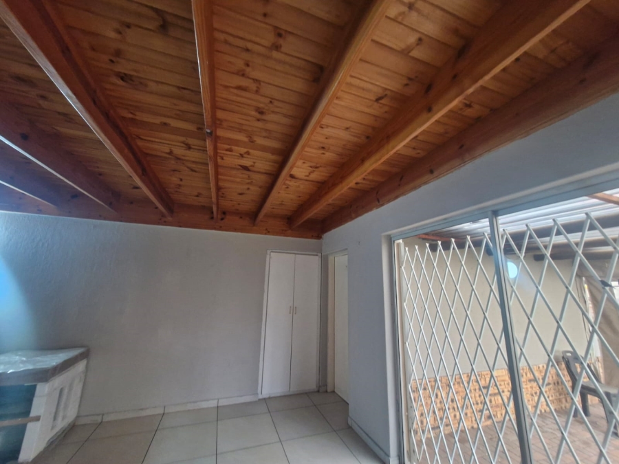 To Let 3 Bedroom Property for Rent in Bardene Gauteng