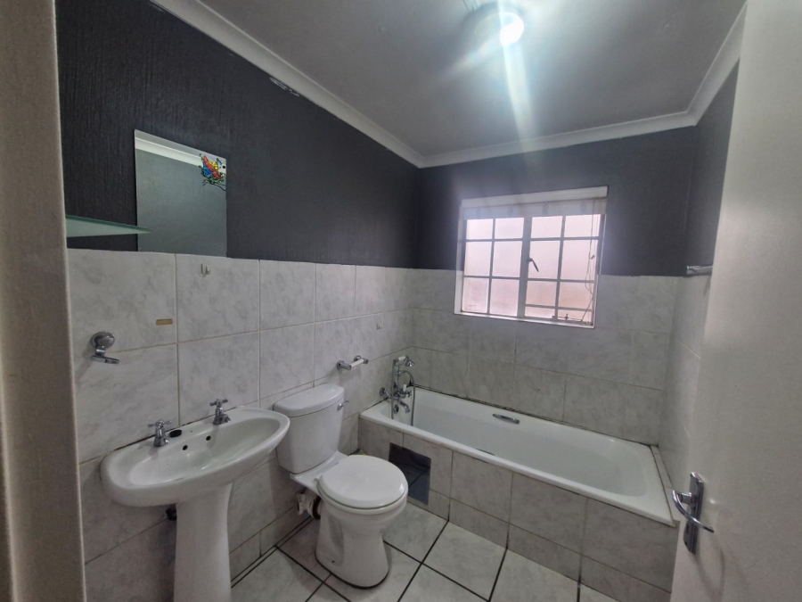 To Let 3 Bedroom Property for Rent in Bardene Gauteng