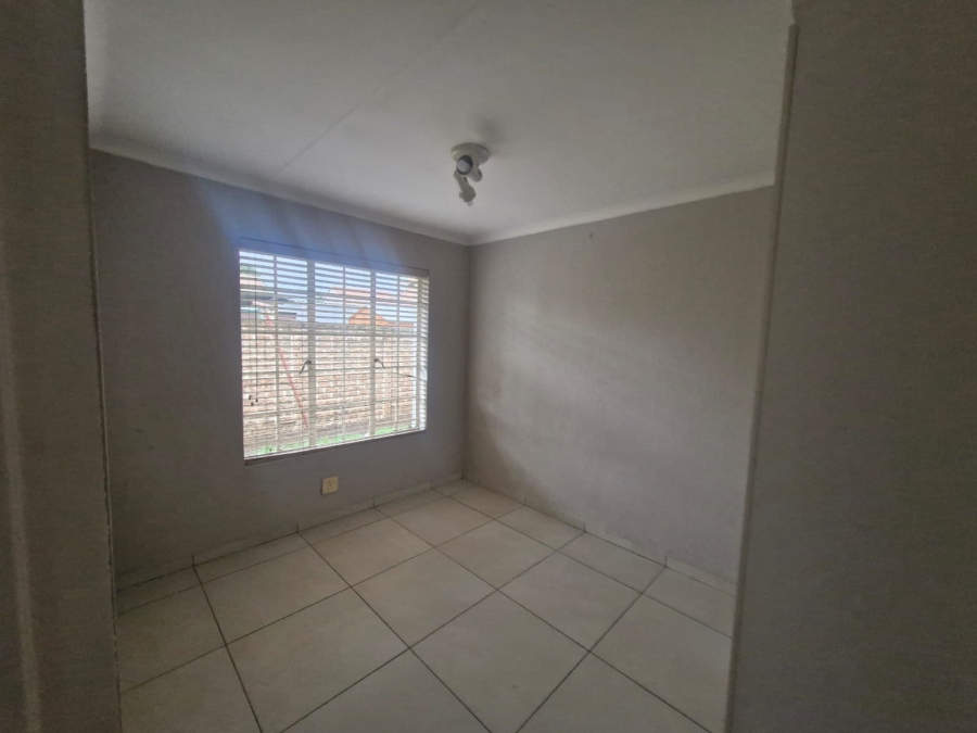 To Let 3 Bedroom Property for Rent in Bardene Gauteng