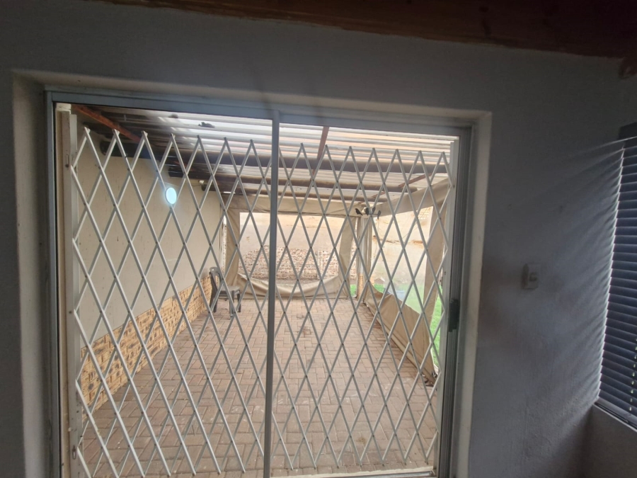 To Let 3 Bedroom Property for Rent in Bardene Gauteng