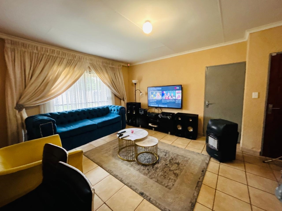 3 Bedroom Property for Sale in Strubenvale Gauteng
