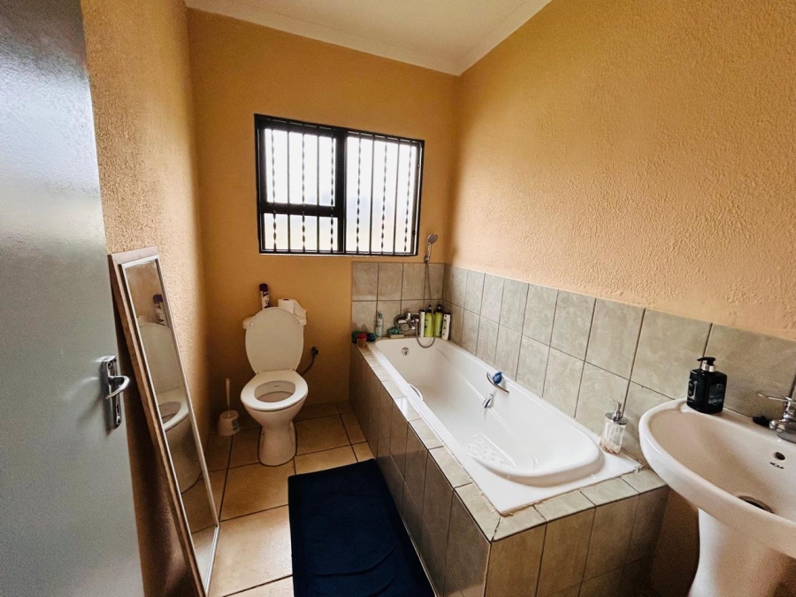 3 Bedroom Property for Sale in Strubenvale Gauteng
