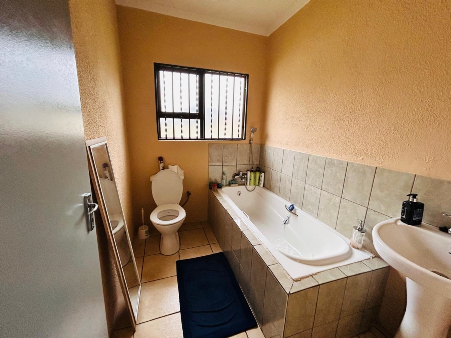 3 Bedroom Property for Sale in Strubenvale Gauteng