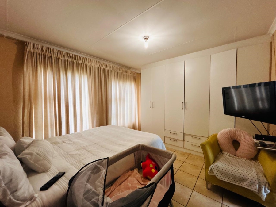 3 Bedroom Property for Sale in Strubenvale Gauteng