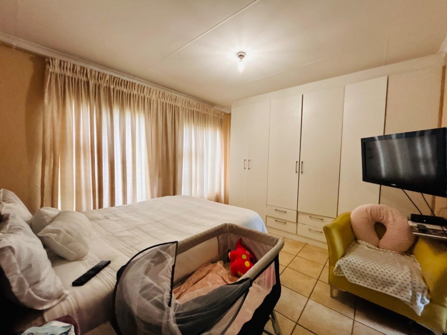 3 Bedroom Property for Sale in Strubenvale Gauteng