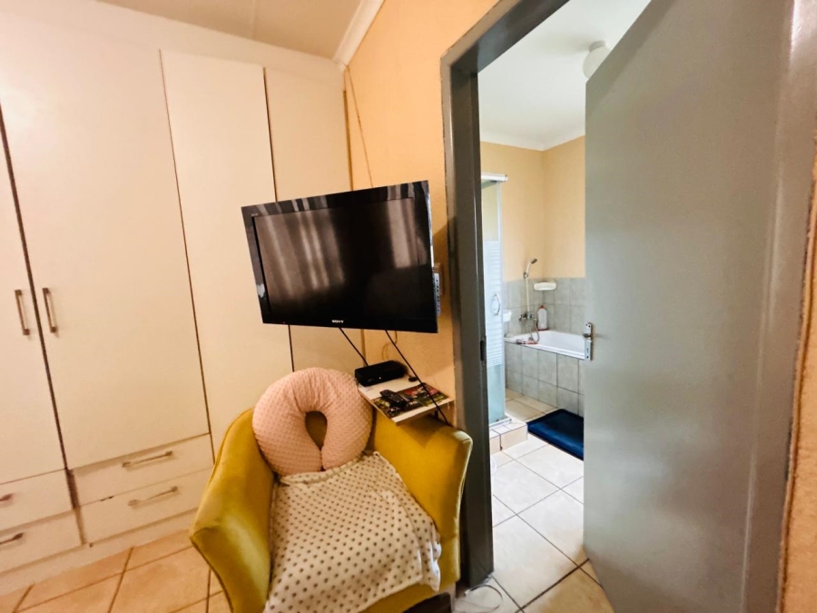 3 Bedroom Property for Sale in Strubenvale Gauteng