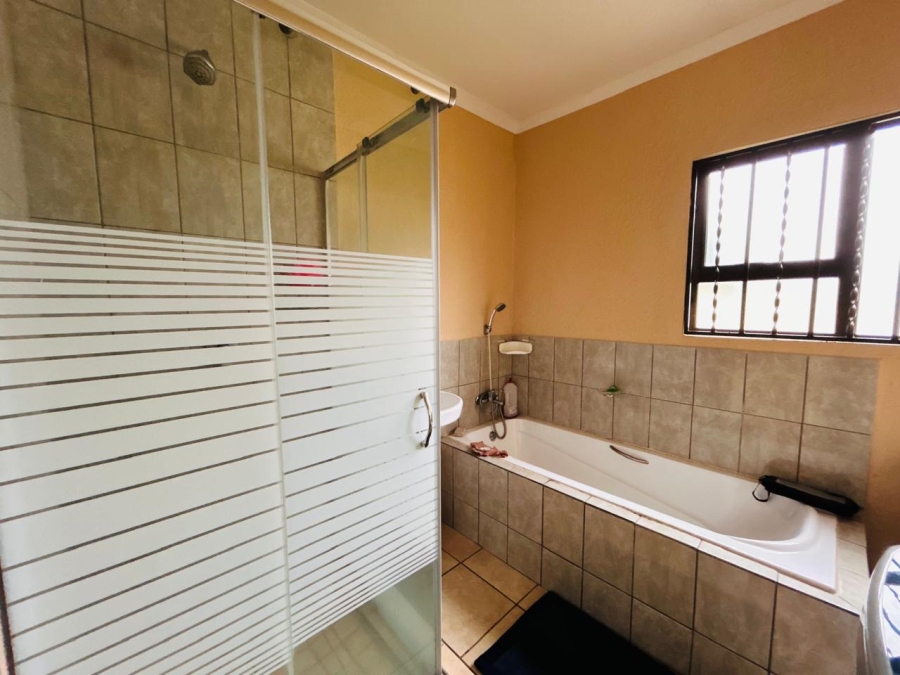 3 Bedroom Property for Sale in Strubenvale Gauteng