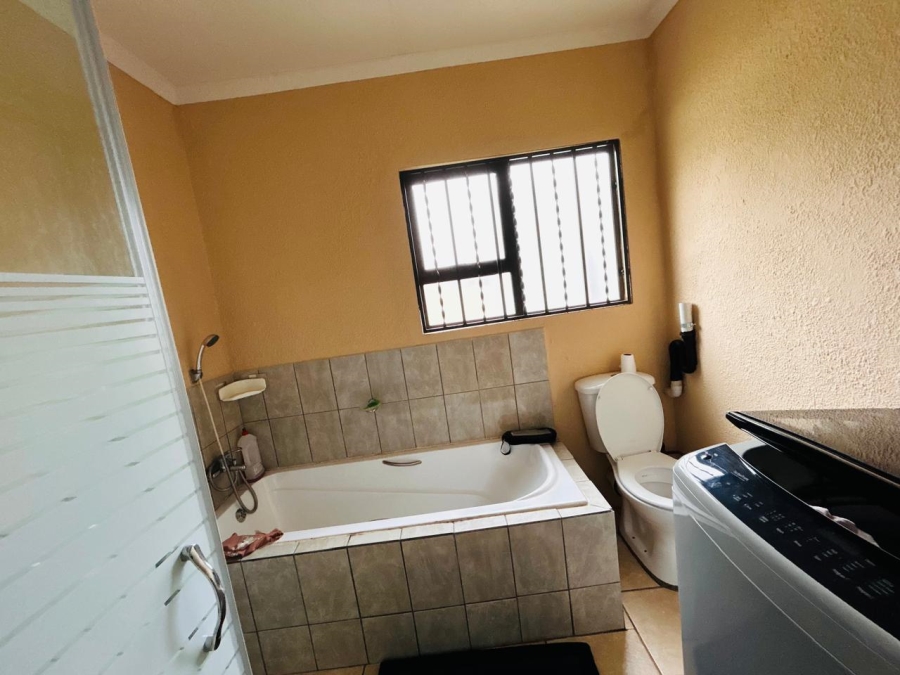 3 Bedroom Property for Sale in Strubenvale Gauteng