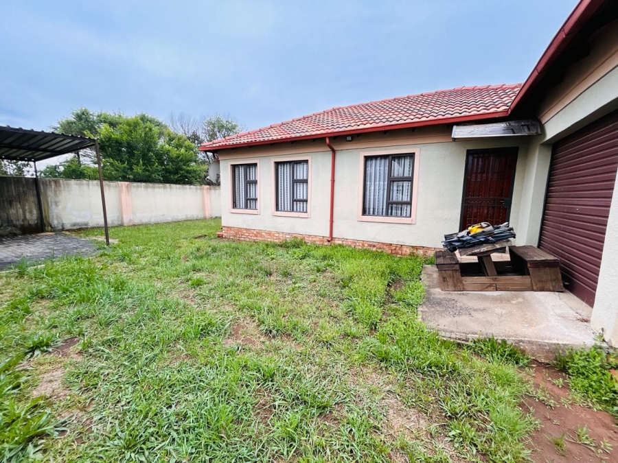 3 Bedroom Property for Sale in Strubenvale Gauteng