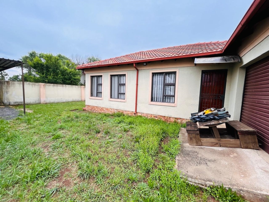 3 Bedroom Property for Sale in Strubenvale Gauteng