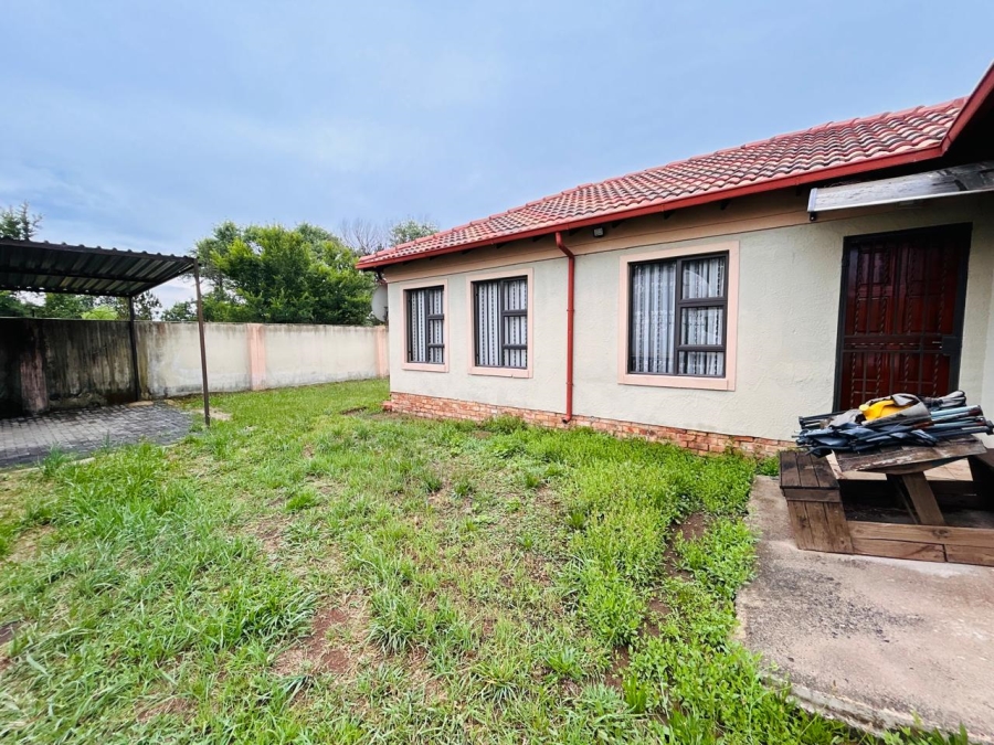 3 Bedroom Property for Sale in Strubenvale Gauteng