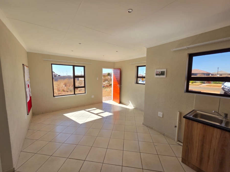 2 Bedroom Property for Sale in Bekkersdal Gauteng