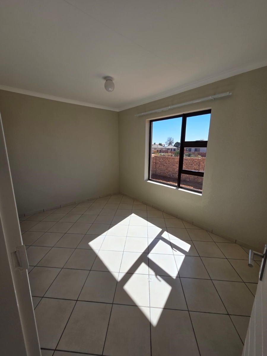 2 Bedroom Property for Sale in Bekkersdal Gauteng