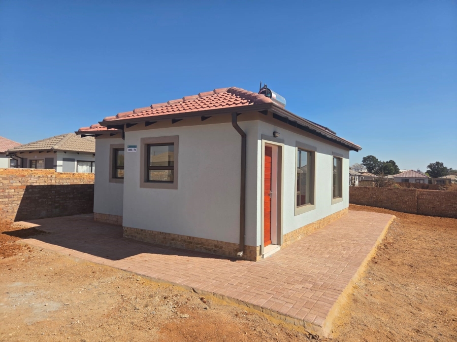 2 Bedroom Property for Sale in Bekkersdal Gauteng
