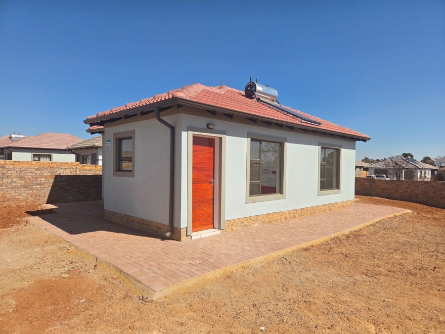 2 Bedroom Property for Sale in Bekkersdal Gauteng