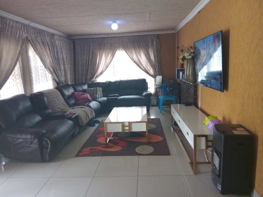 To Let 3 Bedroom Property for Rent in Birchleigh Gauteng