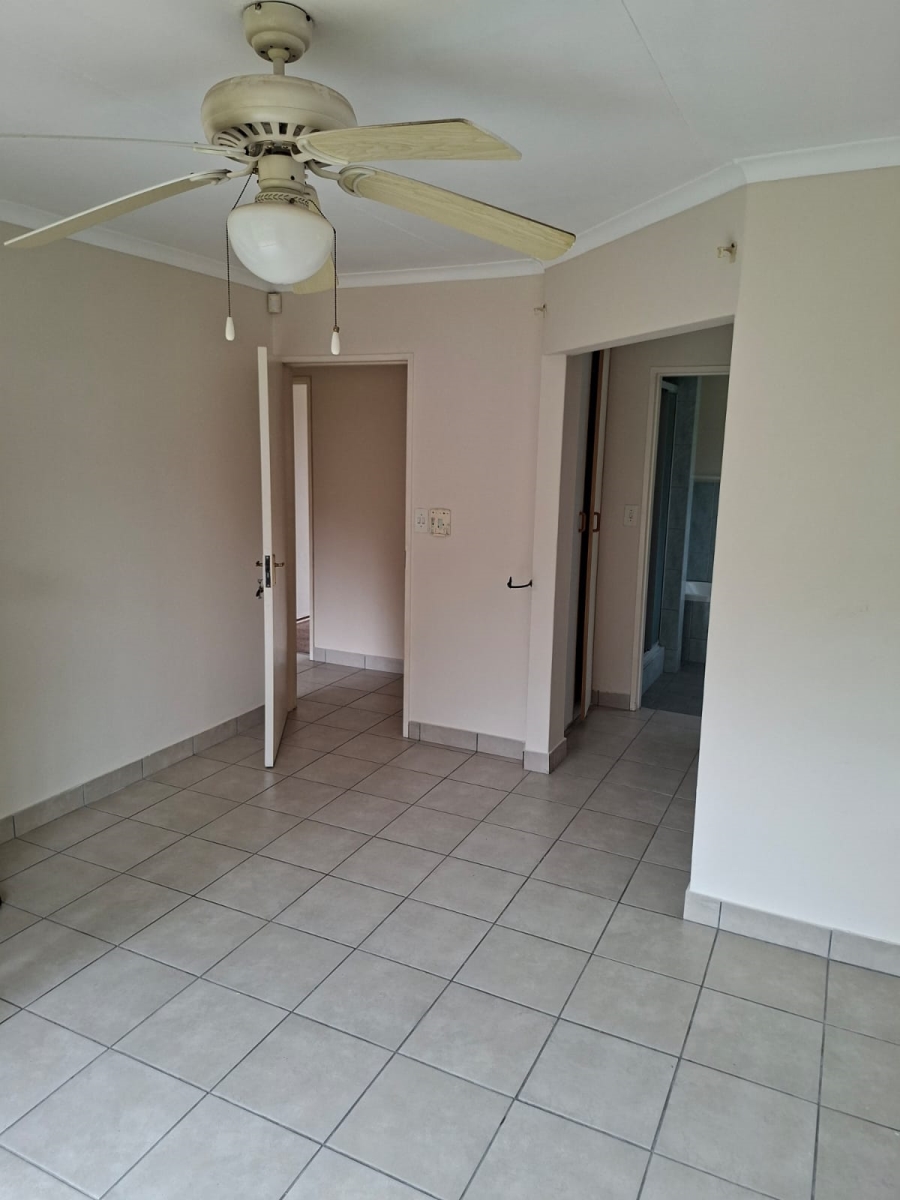 To Let 3 Bedroom Property for Rent in Glen Marais Gauteng