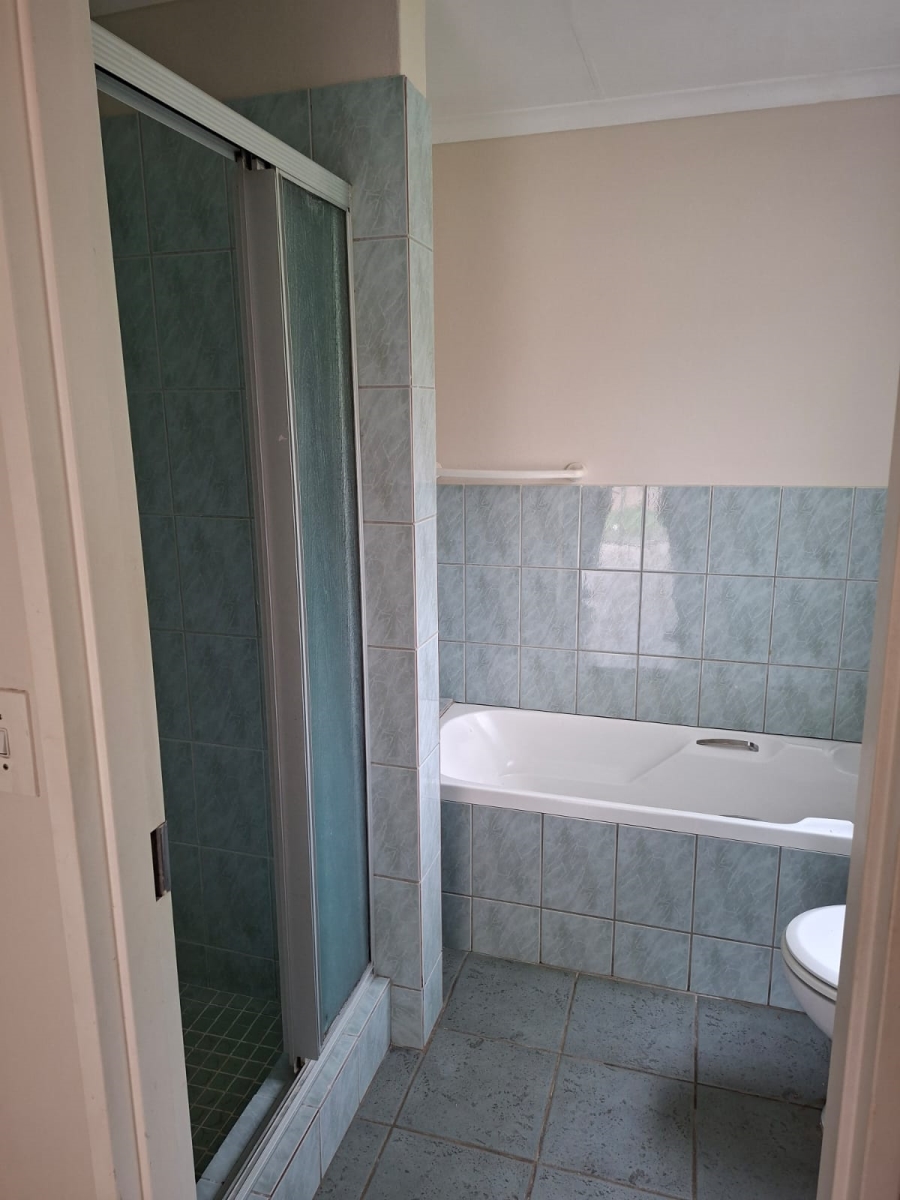 To Let 3 Bedroom Property for Rent in Glen Marais Gauteng