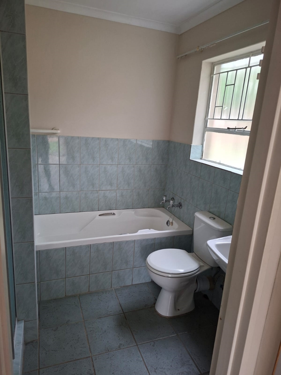 To Let 3 Bedroom Property for Rent in Glen Marais Gauteng